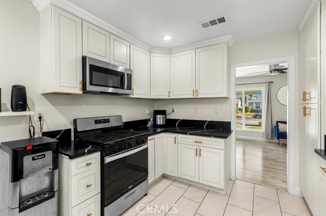 Detail Gallery Image 15 of 32 For 13933 Carpintero Ave, Bellflower,  CA 90706 - 3 Beds | 2 Baths