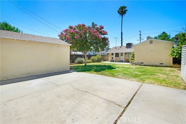 Detail Gallery Image 2 of 15 For 18003 Saticoy St, Reseda,  CA 91335 - 3 Beds | 2 Baths
