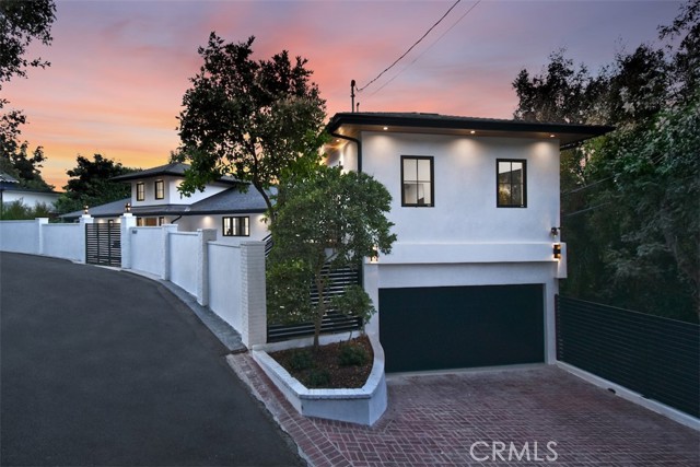 Detail Gallery Image 1 of 68 For 13327 Cheltenham Dr, Sherman Oaks,  CA 91423 - 4 Beds | 5/1 Baths