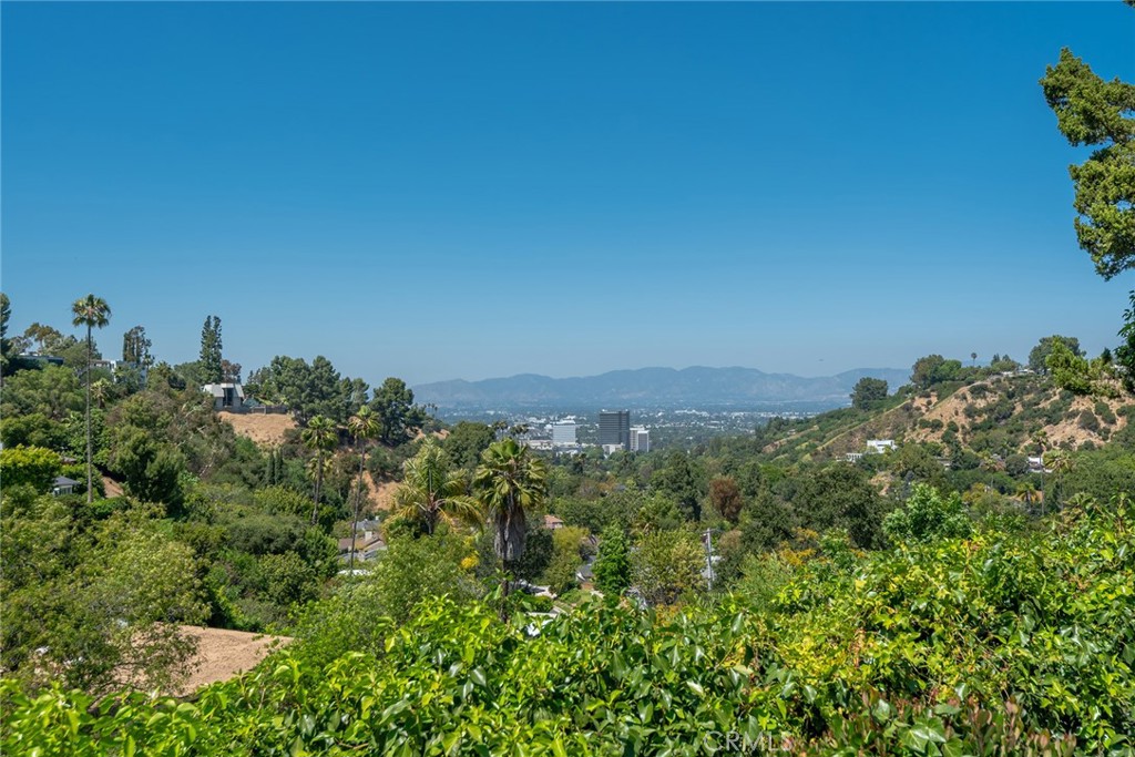 https://media.crmls.org/medias/d2a7365e-5545-42b9-98ab-72c9ed020823.jpg?preset=X-Large