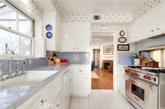 408 Oxford Drive, Arcadia CA: https://media.crmls.org/medias/d2a8571c-922e-48c0-b4d5-c642653ed965.jpg
