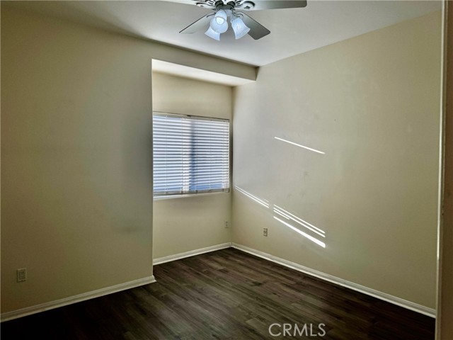 Detail Gallery Image 11 of 26 For 18930 Sherman Way #17,  Reseda,  CA 91335 - 4 Beds | 3 Baths