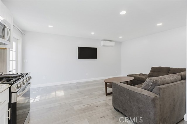 Detail Gallery Image 15 of 19 For 8407 Terhune, Sun Valley,  CA 91352 - 1 Beds | 1 Baths