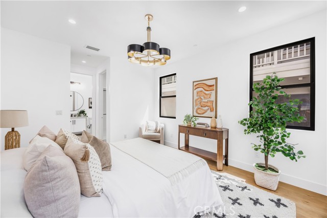 924 17th St, Hermosa Beach CA: https://media.crmls.org/medias/d2a97795-5ad5-4c0b-8216-c1937e858cc6.jpg