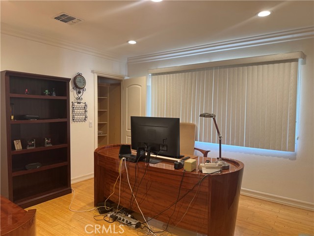 Detail Gallery Image 12 of 44 For 5092 Chimineas, Tarzana,  CA 91356 - 4 Beds | 2 Baths