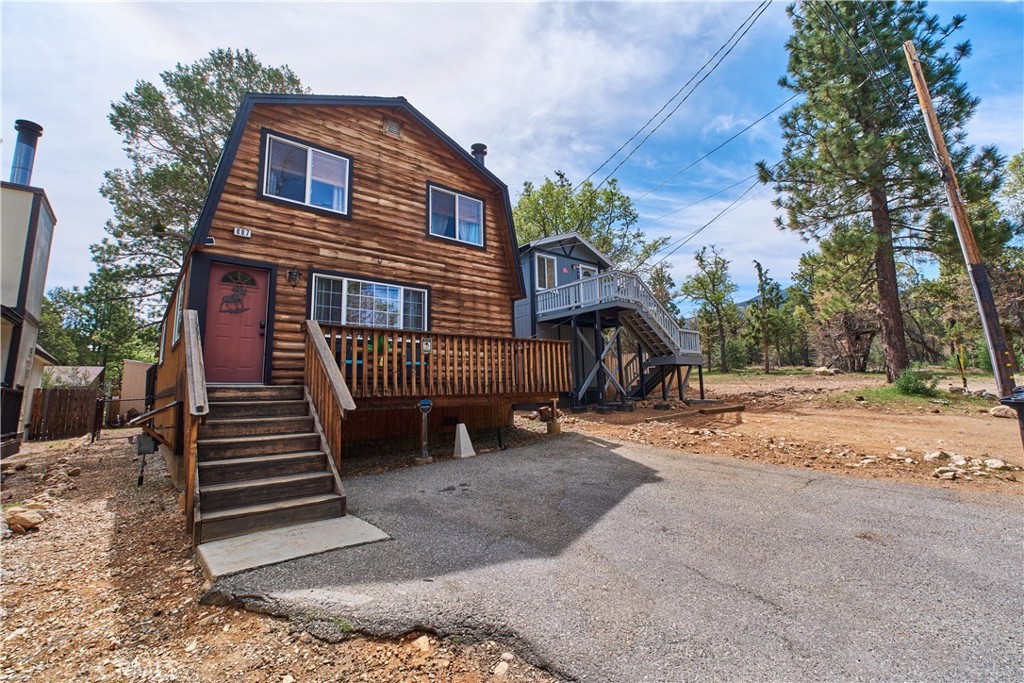 887 Vista Avenue