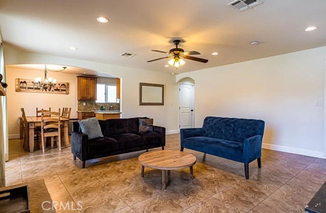 7101 Fallbrook Avenue, West Hills CA: https://media.crmls.org/medias/d2aaddd2-35a9-4cff-b051-74891b42fdf8.jpg