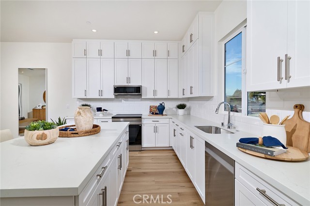 Detail Gallery Image 8 of 33 For 7251 Aura Cir, Huntington Beach,  CA 92647 - 4 Beds | 3/1 Baths