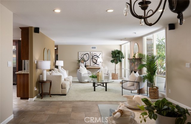 Detail Gallery Image 13 of 38 For 1032 Saint John Pl, North Tustin,  CA 92705 - 4 Beds | 2/1 Baths