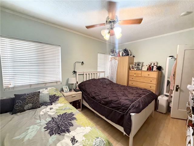 516 N Brand Boulevard, San Fernando CA: https://media.crmls.org/medias/d2af2fa0-bd29-404e-8585-2703863bc68b.jpg