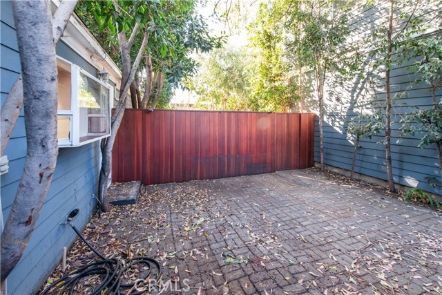 Detail Gallery Image 23 of 37 For 12413 Westminster Ave, Los Angeles,  CA 90066 - 6 Beds | 5 Baths