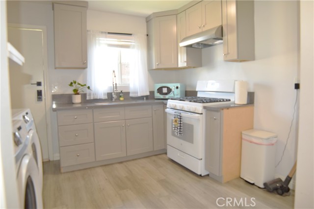 2746 W 14th Street, Los Angeles CA: https://media.crmls.org/medias/d2af77a3-f067-4ca3-8211-8fcf03f19ec7.jpg