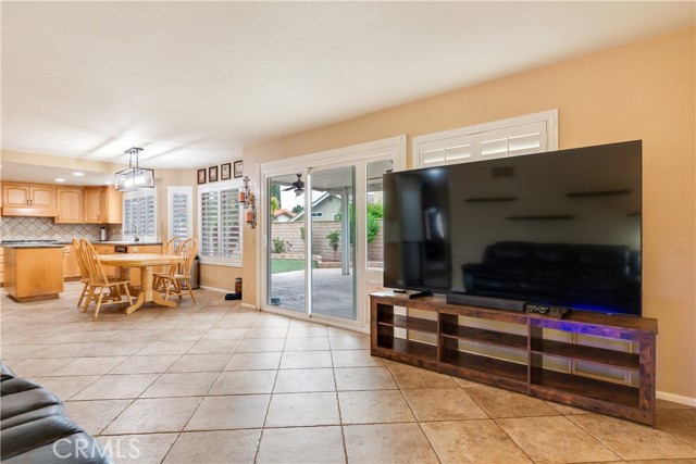 1305 Harvest Circle, Corona CA: https://media.crmls.org/medias/d2afe1c8-924b-4170-bf16-372e59387a15.jpg
