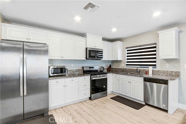 Detail Gallery Image 4 of 11 For 25263 Sedona, Homeland,  CA 92548 - 3 Beds | 2 Baths