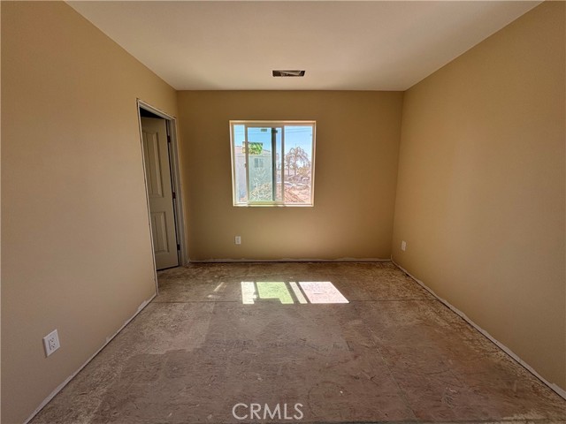 Detail Gallery Image 9 of 11 For 556 N Marvin Dr, San Bernardino,  CA 92410 - 4 Beds | 2/1 Baths