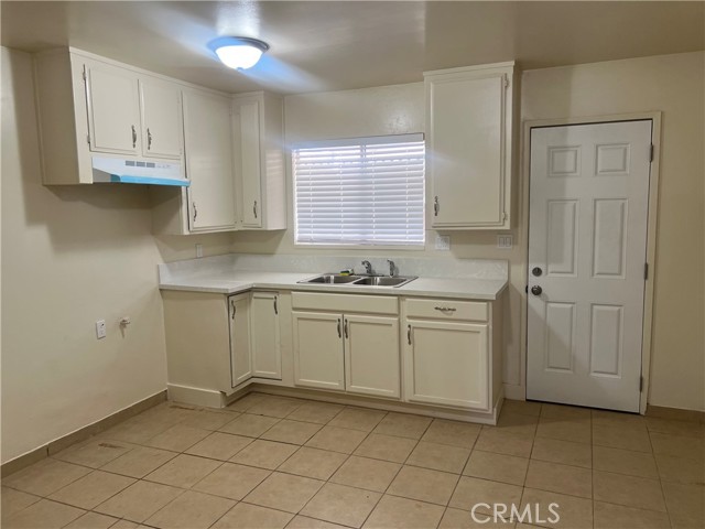 Detail Gallery Image 10 of 41 For 1026 Flower St, Bakersfield,  CA 93305 - – Beds | – Baths