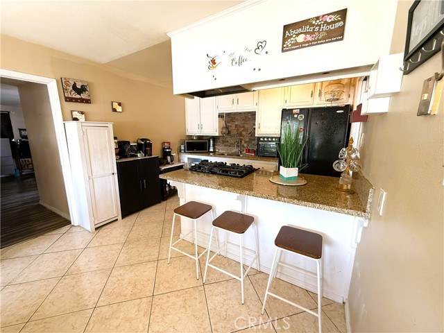 Detail Gallery Image 9 of 40 For 1320 White Ln, Bakersfield,  CA 93307 - 4 Beds | 2 Baths