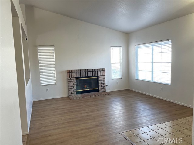 Detail Gallery Image 3 of 21 For 14351 via Roca, Victorville,  CA 92392 - 4 Beds | 2 Baths