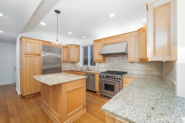 Detail Gallery Image 15 of 42 For 119 Opal Ave, Newport Beach,  CA 92662 - 3 Beds | 2/1 Baths