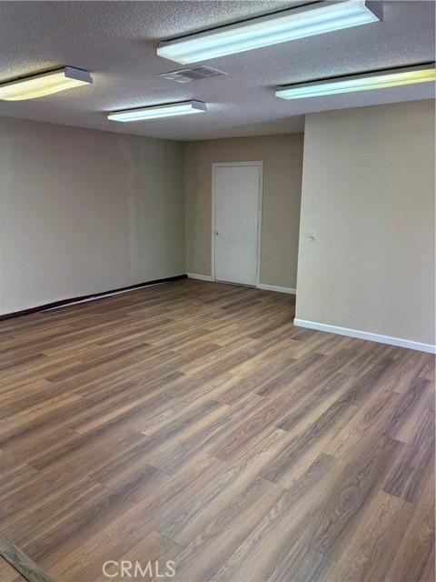Detail Gallery Image 4 of 11 For 17930 Main St, Hesperia,  CA 92345 - 3 Beds | 2/1 Baths