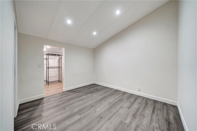 Detail Gallery Image 30 of 43 For 19706 Victory Bld, Woodland Hills,  CA 91367 - 4 Beds | 2 Baths