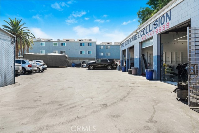 7039 Topanga Canyon Boulevard, Canoga Park CA: https://media.crmls.org/medias/d2b55ec8-26fe-4574-98e7-f33ffb80cbcd.jpg