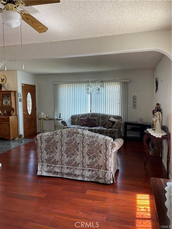 Detail Gallery Image 6 of 11 For 811 Walnut, Colton,  CA 92324 - 3 Beds | 2 Baths
