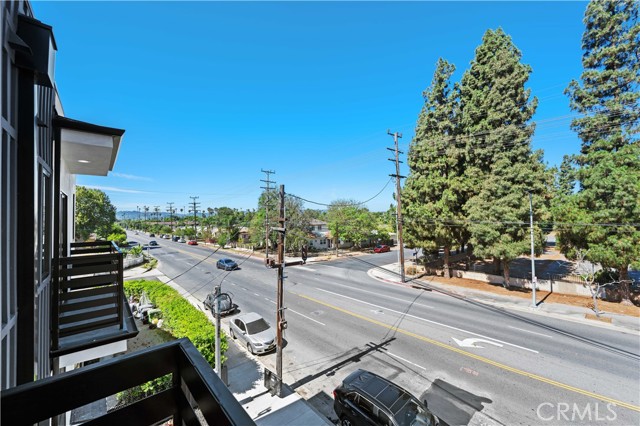 Detail Gallery Image 25 of 28 For 6700 Kester Ave, Van Nuys,  CA 91405 - 4 Beds | 4 Baths