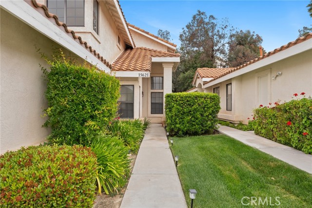 Detail Gallery Image 3 of 40 For 15621 Saul Ct, Canyon Country,  CA 91387 - 4 Beds | 3 Baths