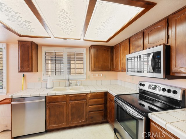 Detail Gallery Image 11 of 28 For 19033 Elm Dr, Apple Valley,  CA 92308 - 2 Beds | 2 Baths