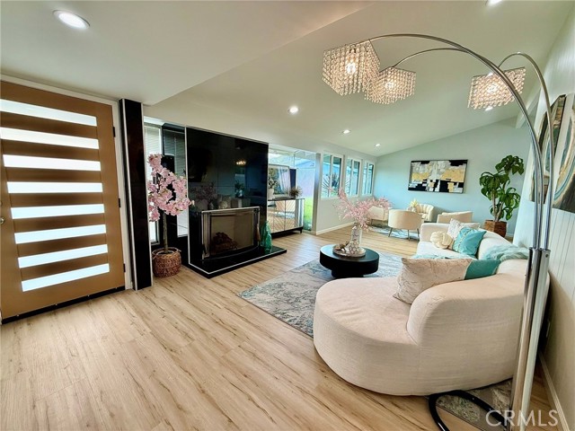 Detail Gallery Image 4 of 70 For 3432 Yellowtail Dr, Los Alamitos,  CA 90720 - 5 Beds | 4 Baths