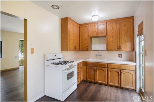 1314 Palm Avenue, Huntington Beach CA: https://media.crmls.org/medias/d2b82a10-f263-441c-9cc5-07c1321cad27.jpg