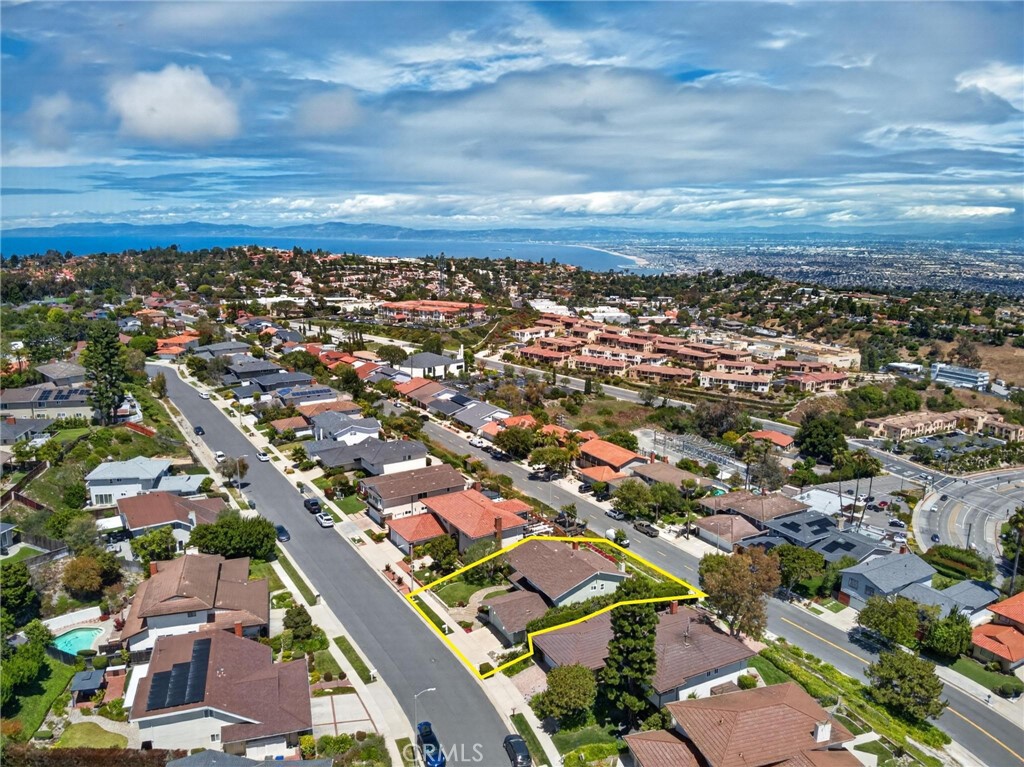 https://media.crmls.org/medias/d2b83134-5c2e-412a-9c38-c2576eeb6708.jpg?preset=X-Large