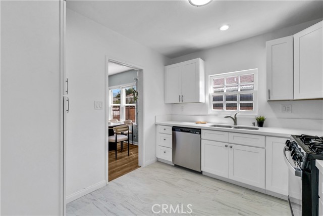 Detail Gallery Image 12 of 28 For 462 W Orange Grove, Pomona,  CA 91768 - 3 Beds | 2 Baths