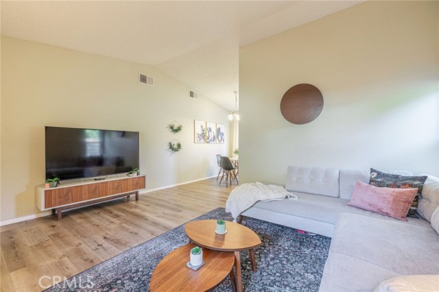 Detail Gallery Image 8 of 25 For 23540 Lampara, Valencia,  CA 91355 - 2 Beds | 2 Baths