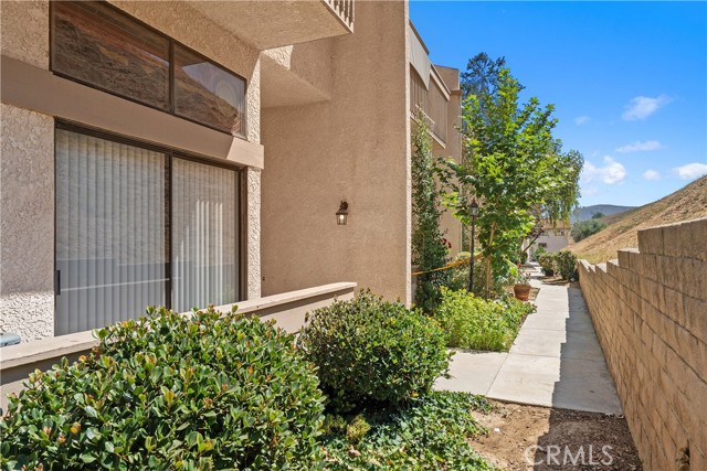 Detail Gallery Image 2 of 26 For 26007 Alizia Canyon Dr a,  Calabasas,  CA 91302 - 3 Beds | 2/1 Baths