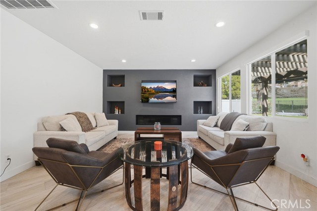 Detail Gallery Image 14 of 48 For 32783 Bijan Ct, Temecula,  CA 92592 - 5 Beds | 3/1 Baths