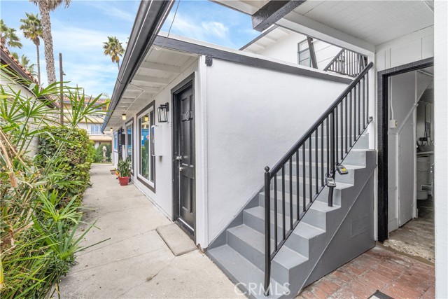 Detail Gallery Image 5 of 7 For 320 7th St, Seal Beach,  CA 90740 - – Beds | – Baths