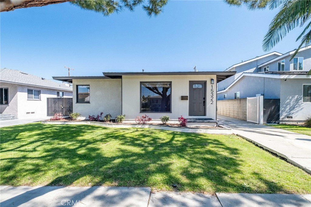 15322 Cordary Avenue