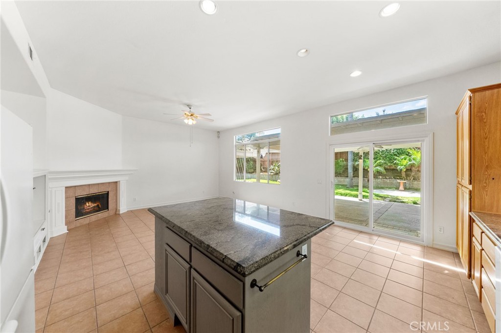 https://media.crmls.org/medias/d2bde9bc-d6e5-48e4-aec1-2524600132ff.jpg?preset=X-Large