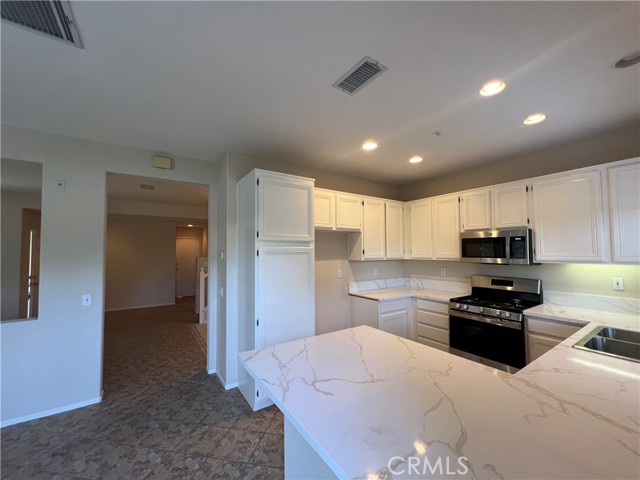 Detail Gallery Image 5 of 31 For 34 Veneto Ln, Aliso Viejo,  CA 92656 - 3 Beds | 2/1 Baths