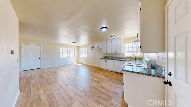 24254 Yucca Loma Road, Apple Valley CA: https://media.crmls.org/medias/d2bf9c83-3b97-4403-83ff-d443d8724cfb.jpg