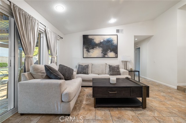 2037 Comstock Court, Palmdale CA: https://media.crmls.org/medias/d2bfff98-e3e8-4ed9-b7b4-b694e5152044.jpg