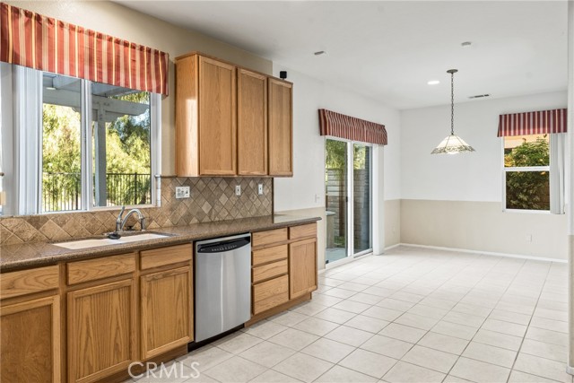 Detail Gallery Image 5 of 36 For 28402 Championship Dr, Moreno Valley,  CA 92555 - 3 Beds | 2/1 Baths