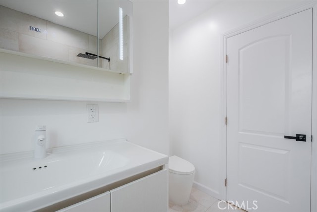 Detail Gallery Image 10 of 19 For 15401 Archwood St, Van Nuys,  CA 91406 - 3 Beds | 2 Baths