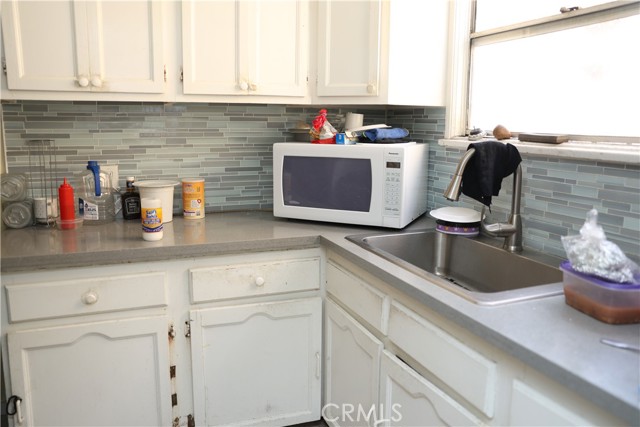 927 W 82nd Street, Los Angeles CA: https://media.crmls.org/medias/d2c0e7c3-3a80-4121-9884-d4832484c779.jpg