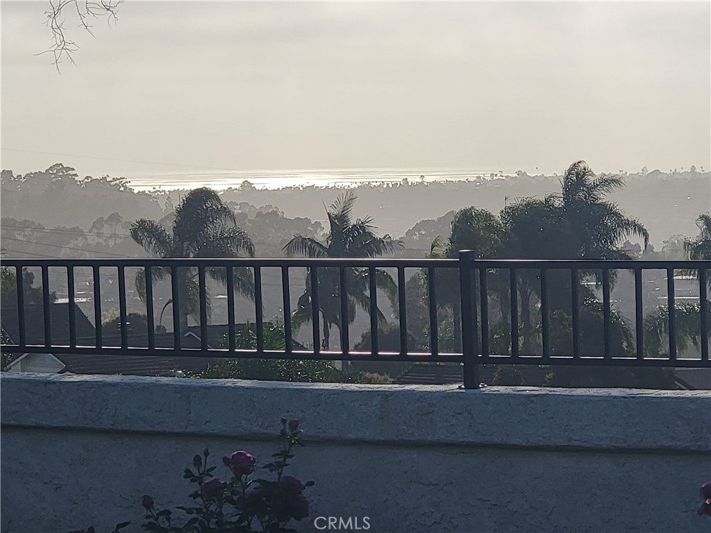 https://media.crmls.org/medias/d2c24799-a0d1-4ee5-a552-fb538e8c61af.jpg?preset=X-Large