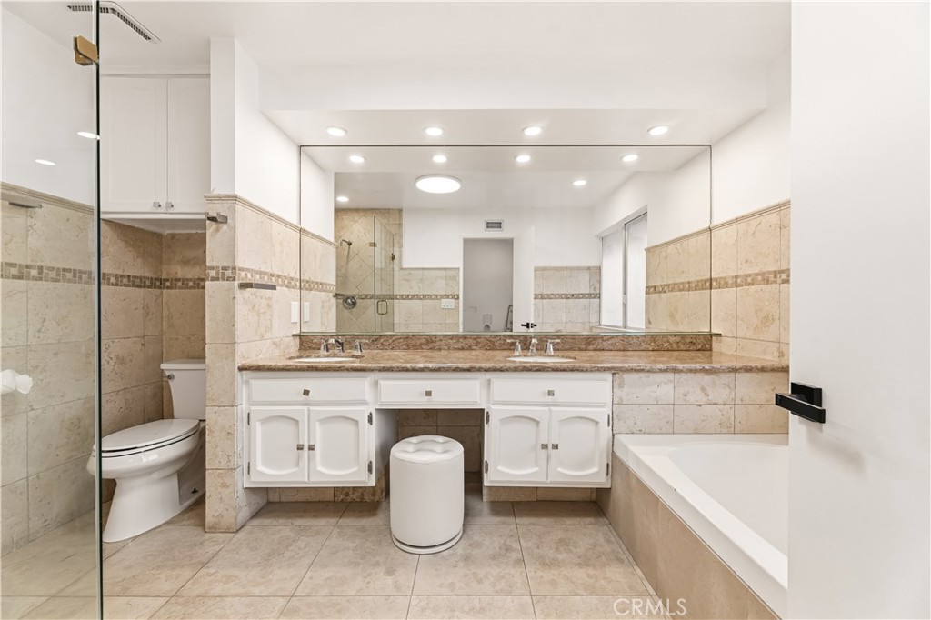 https://media.crmls.org/medias/d2c26d39-a528-4642-9189-514c7fd003f7.jpg?preset=X-Large
