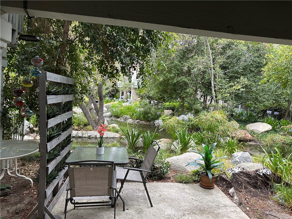 https://media.crmls.org/medias/d2c2fbc0-1dc2-468f-8ac6-900006fa6fe1.jpg?preset=X-Large