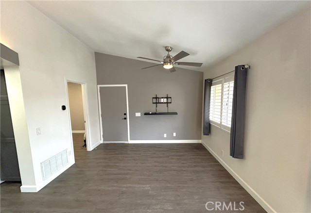 Detail Gallery Image 6 of 21 For 3719 Oak Creek, Ontario,  CA 91761 - 2 Beds | 2 Baths